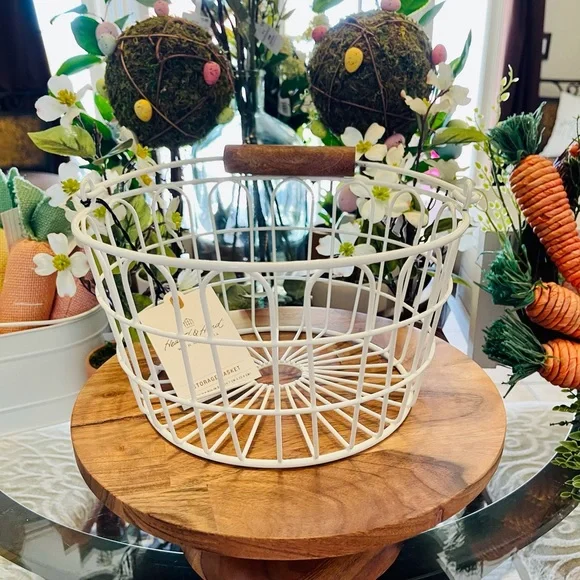 Small White Metal/Wood handle Hearth & Hand basket - Picture 8 of 11